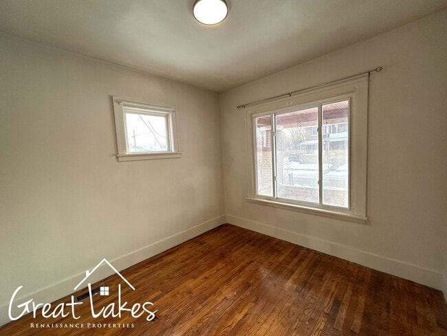 Building Photo - Lovely 3 Bedroom 2 Bathroom now available for rent