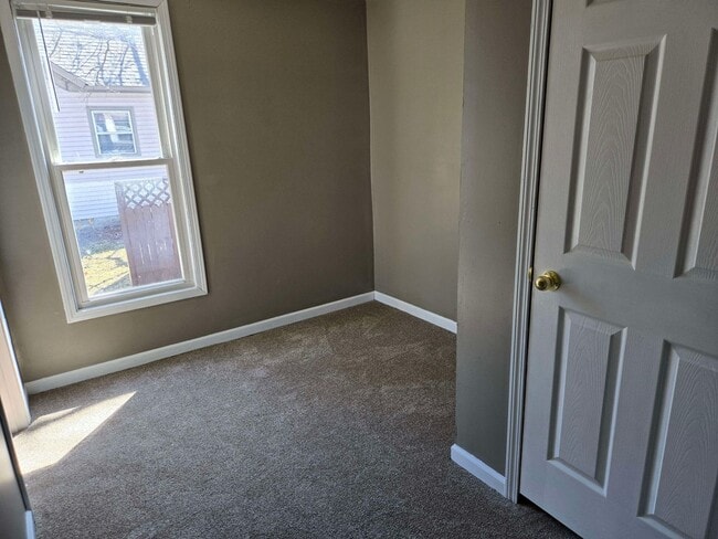 Building Photo - 1211 Garfield Ave