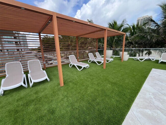 Building Photo - 7135 Collins Ave