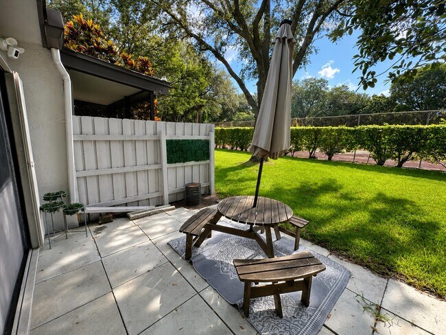 Building Photo - 4086 Palm Forest Dr S