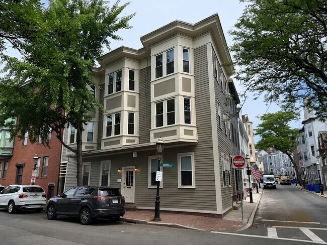 Building Photo - 18 Pleasant St