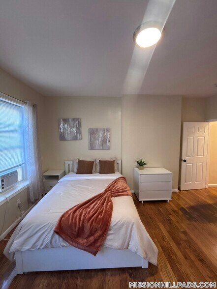 Building Photo - 252 Warren St