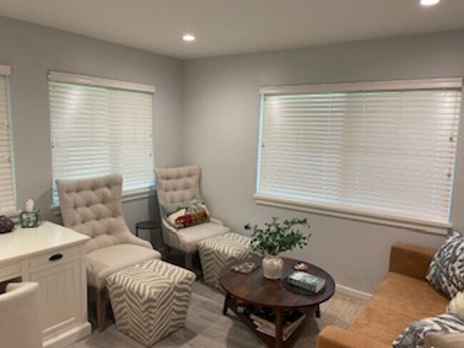 Building Photo - 1481 Hollister Ln