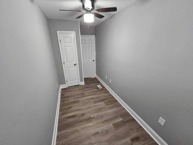 Building Photo - COMING SOON-4 Bedroom Townhouse in Essex