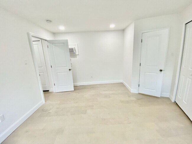 Building Photo - 2626 S Watts St.
