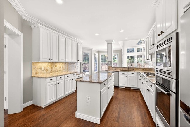 Building Photo - 6 Portrush Ct