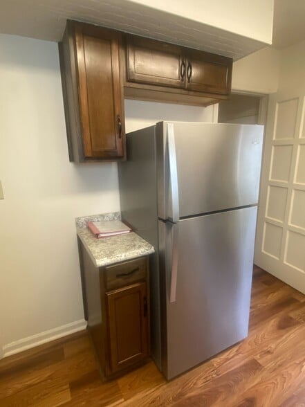Kitchen - 1102 Acorn Dr