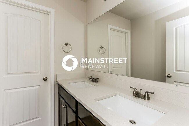 Building Photo - 5 Bedroom Pet-Friendly Home in STOCKBRIDGE, GA with Main Street Renewal