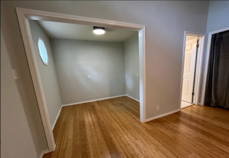 Building Photo - 1904 E 10th St