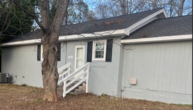 Building Photo - 339 B Hughes