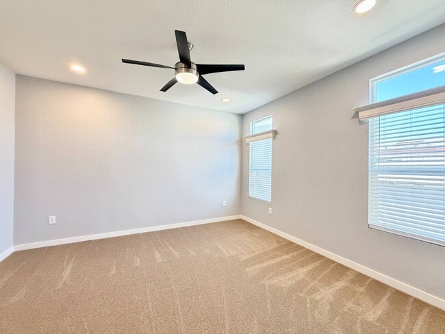 Building Photo - 80 Huntington St