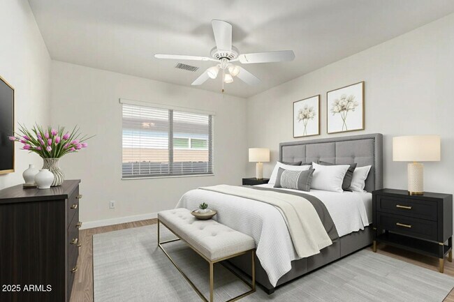 Building Photo - 1328 E Binner Dr