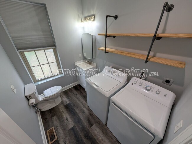 Building Photo - Fully Renovated Historic Home with First-Floor Primary Suite