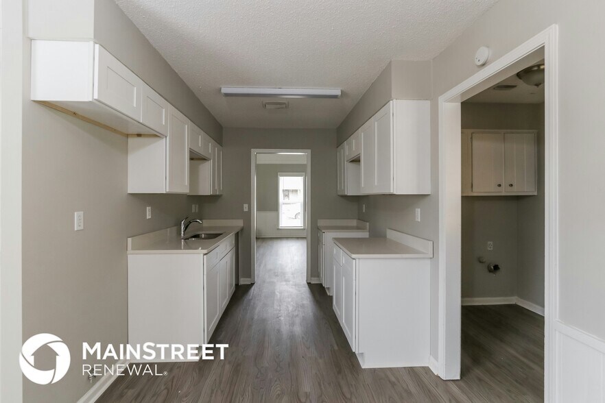 Building Photo - 4652 Benoit Dr
