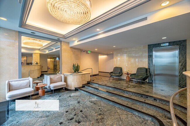 Building Photo - Modern 2-Bedroom Condo with Premium Amenities in Los Angeles