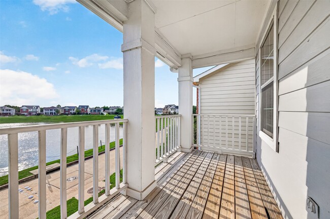 Building Photo - 6247 Settlers Lake Cir E