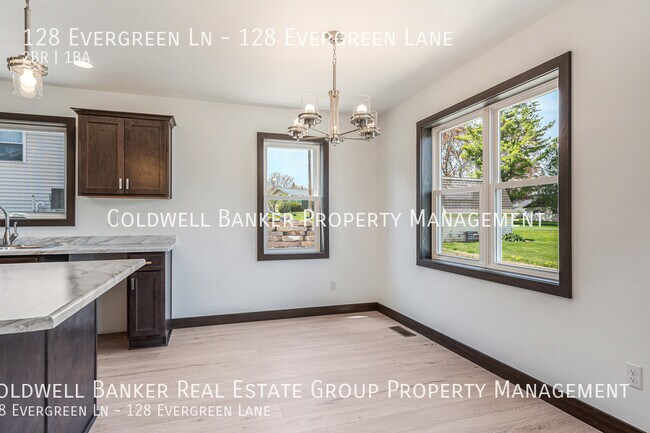 Building Photo - 128 Evergreen Ln