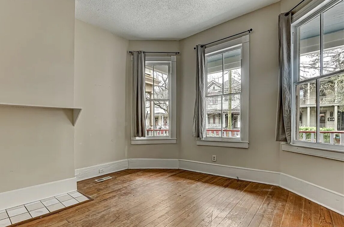 Building Photo - 520 E Waldburg St