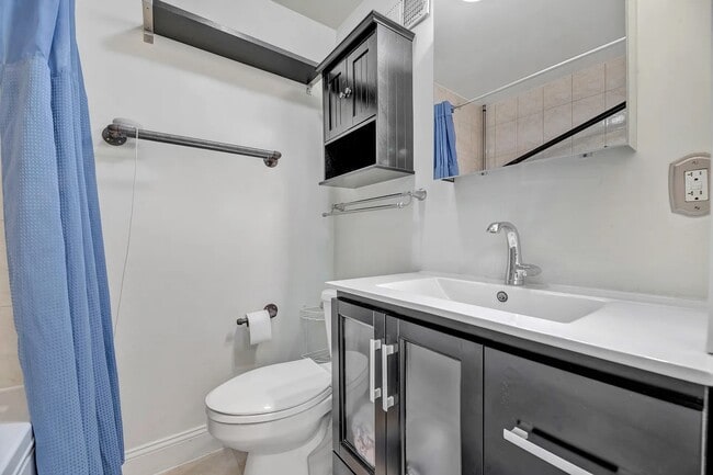 Building Photo - 639 20th St NE