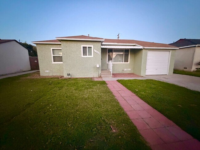 Building Photo - Remodeled 3 Bedroom Norwalk House For Rent!