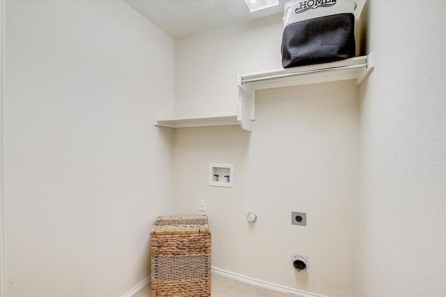 Building Photo - 537 Golden Creek Dr