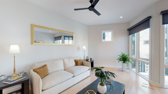 Building Photo - Modern Townhome with Roof Terrace in Dilworth Neighborhood Charlotte NC