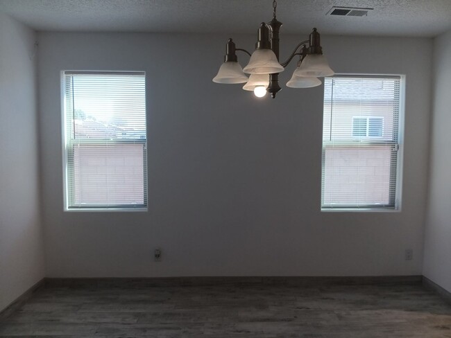 Building Photo - Newly-renovated 3 bedroom, 2 bathroom in Los Lunas! All new appliances! HUGE yard! Showings avail...