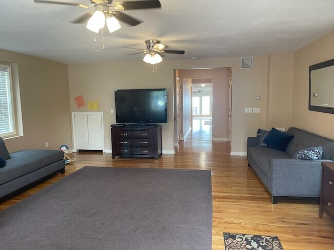 Building Photo - 1207 Black Point Rd