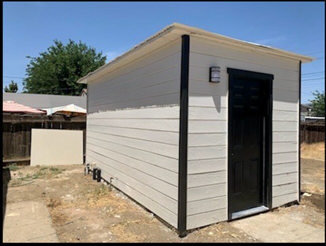 Building Photo - Buchanan Duplex