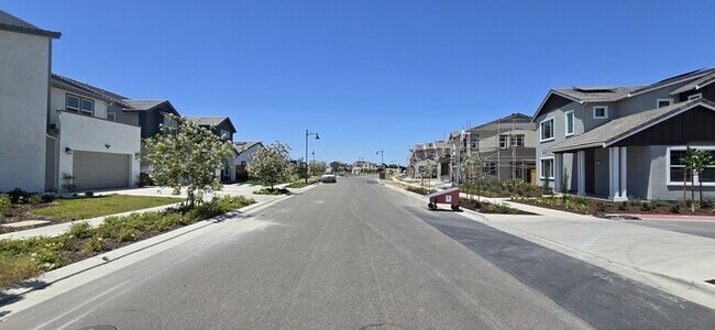 Building Photo - Lathrop - Gorgeous 5 Bedroom 3 Bathroom Home