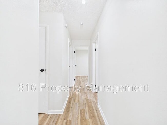 Building Photo - 8215 Ruskin Way