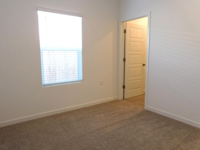 Building Photo - 6062 E Ramona Wy