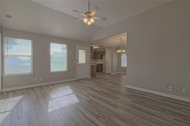 Building Photo - 300 Caladium Ct