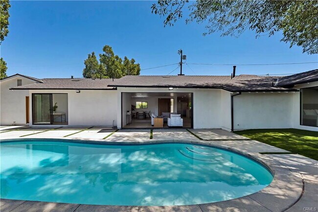 Primary Photo - 17072 Oak View Dr