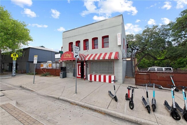 Building Photo - AVAILABLE NOW: 1 BR / 1 BA - Heart of Soco - SS Appliances - Minutes from DT