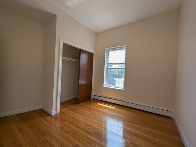 Building Photo - 180 N Beacon St