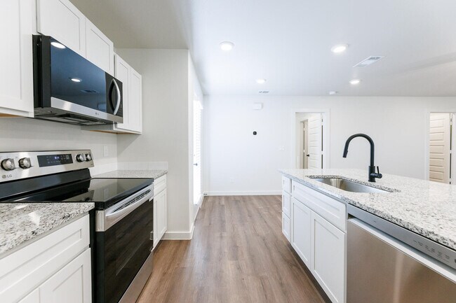 Building Photo - 6303 Volney Ave