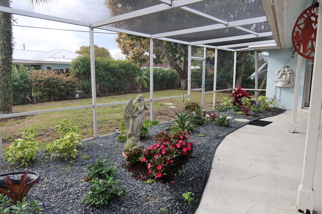 Building Photo - 1001 SW 12th Terrace