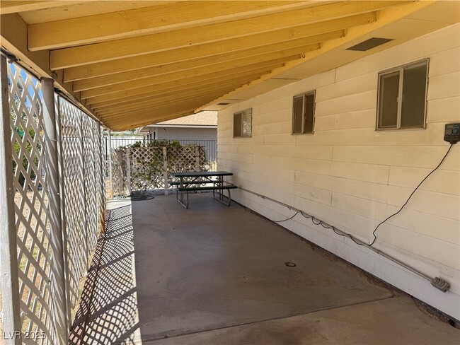 Building Photo - 5643 S Pecos Rd