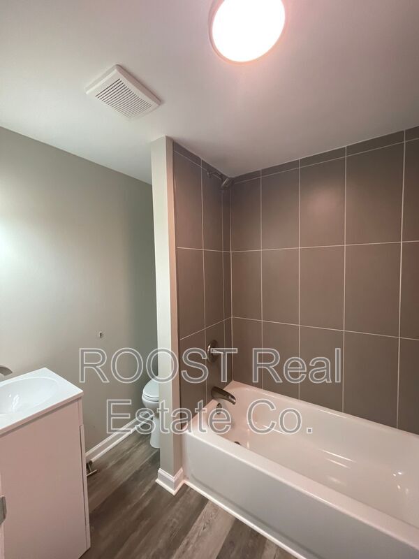 Building Photo - 482 E Markison Ave