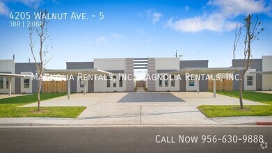 Building Photo - Free Rent "L" Shaped Yard