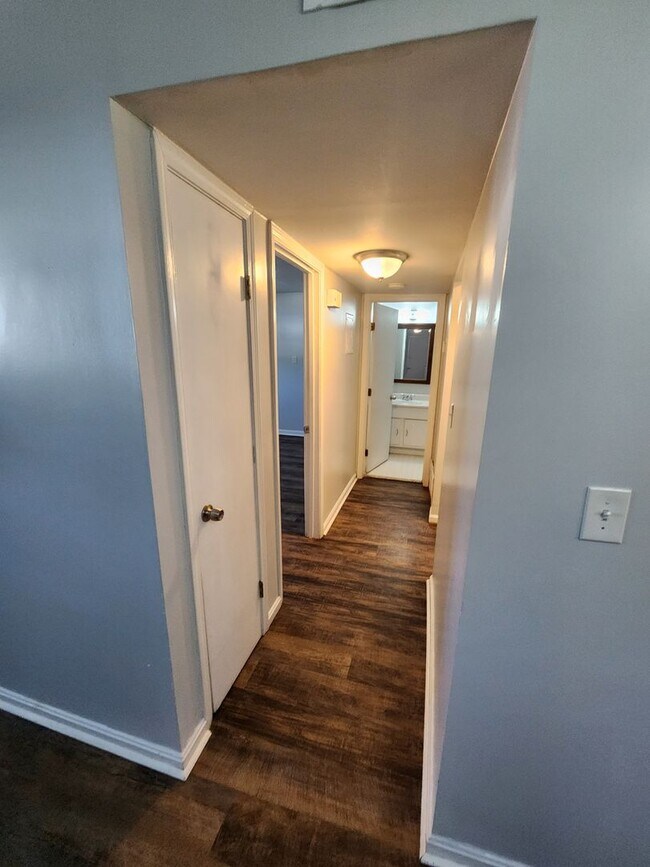 Building Photo - Charming 1 bedroom 1 bath apartment for rent with additional storage available!