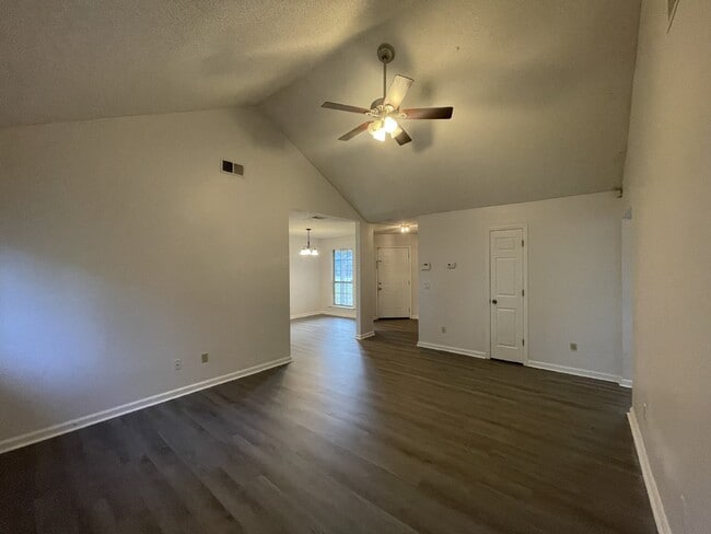 Building Photo - Home For Rent