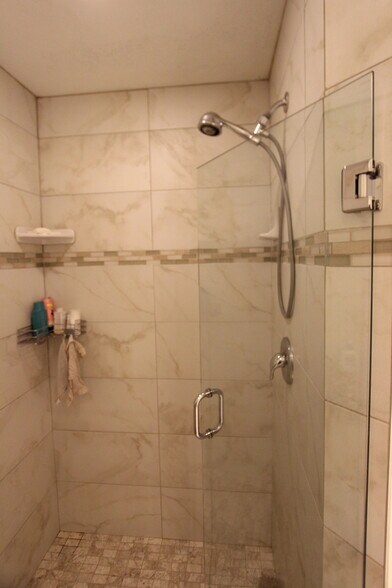 Bathroom2 - 139 7th St