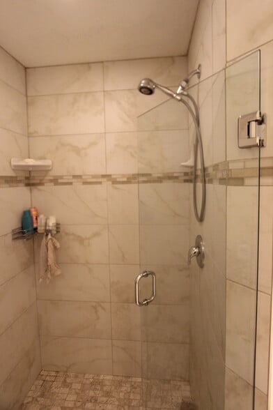 Building Photo - 139 7th St