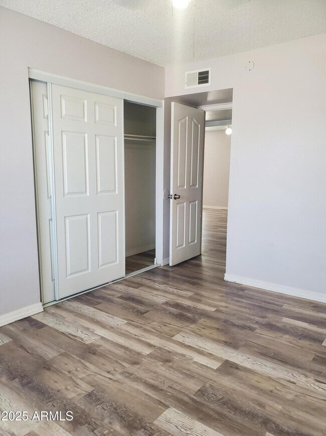 Building Photo - 1511 E Desert Dr