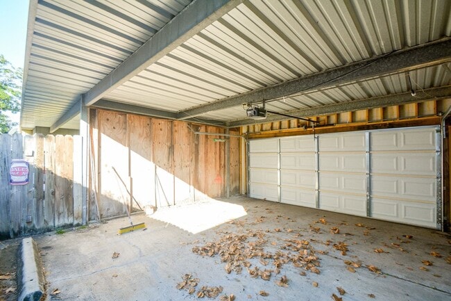 Building Photo - 8728 Wilcrest Dr