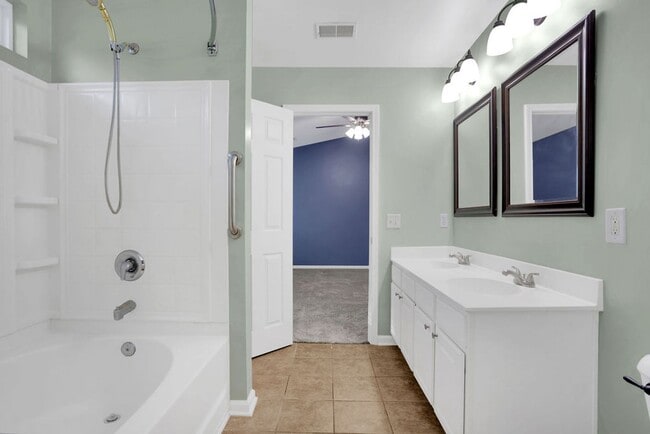 Building Photo - 3 bedroom 2 1/2 bath with loft