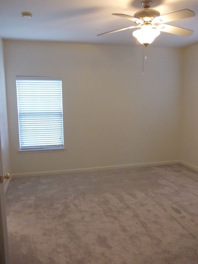 Building Photo - End Unit 2 story, 3 Bedroom Townhome near ...