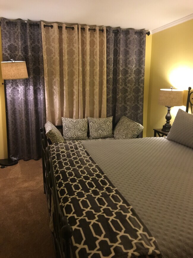 Building Photo - 1255 Yosemite St